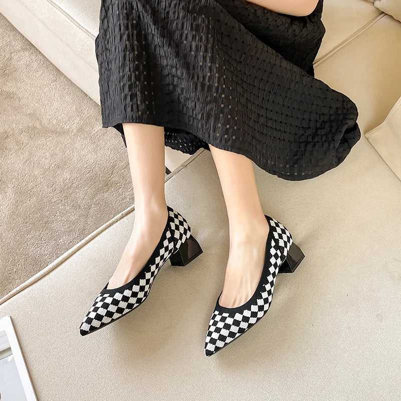 The Élégance Chooc Pointed Knit Pumps (heel 3.5 cm)