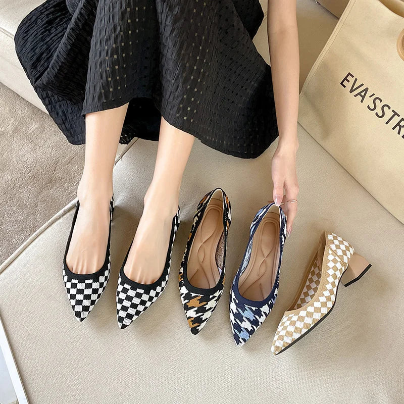 The Élégance Chooc Pointed Knit Pumps (heel 3.5 cm)