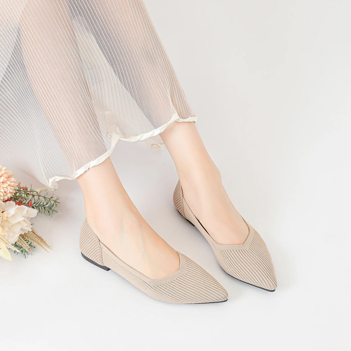 The Élanza Seoul Pointed Knit Flats (heel 1 cm)