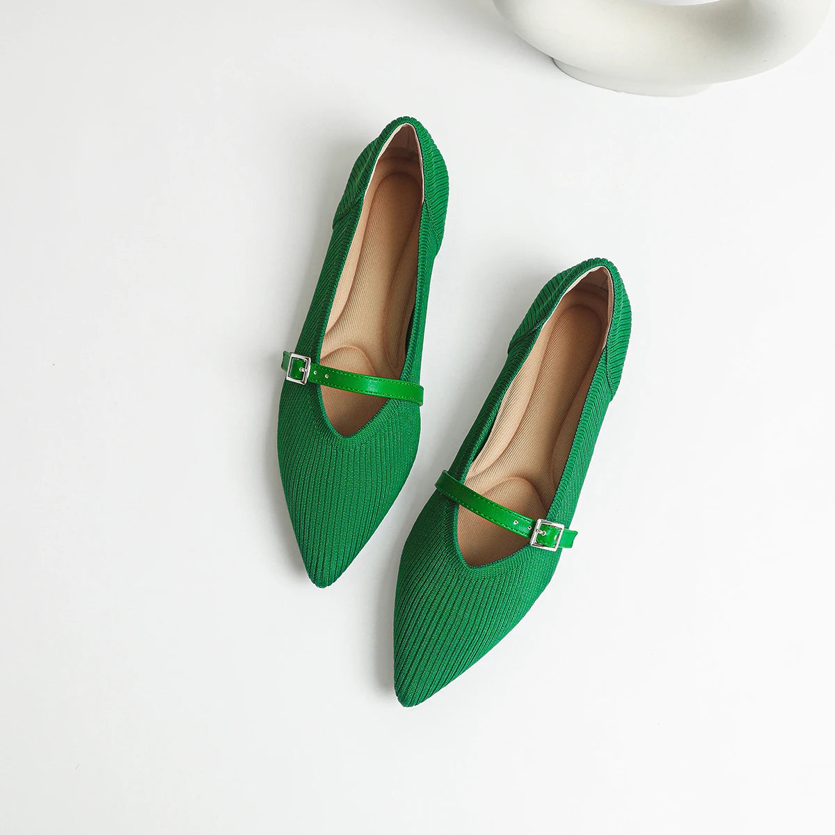 Die Seoul Mary Janes aus spitzem Strick