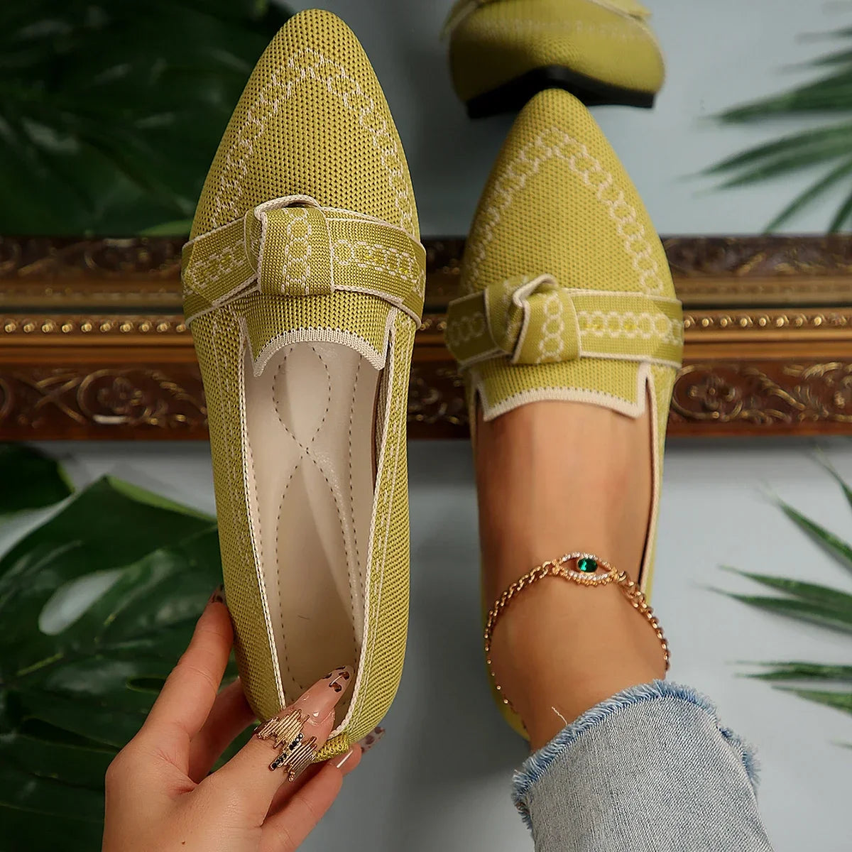 The Joyelle Vienna Pointed Knit Flats (heel 0 cm)