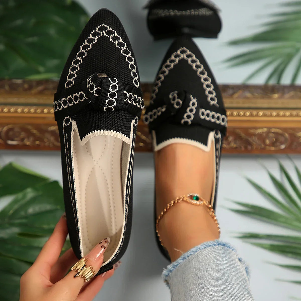 The Joyelle Vienna Pointed Knit Flats (heel 0 cm)