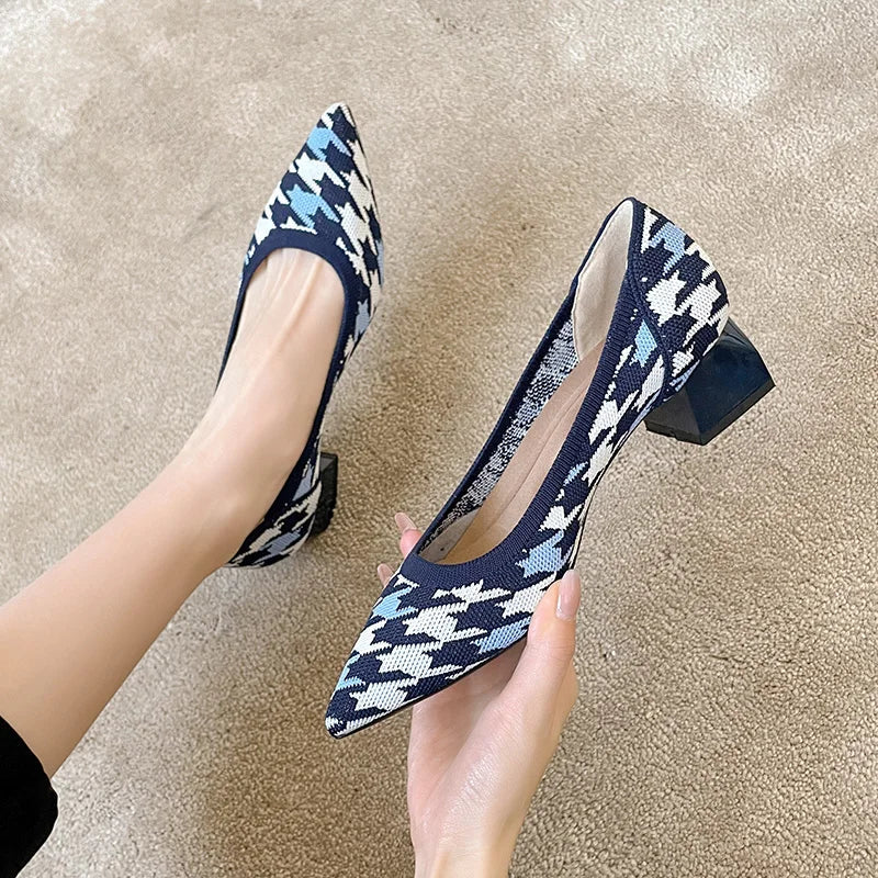 The Élégance Chooc Pointed Knit Pumps (heel 3.5 cm)