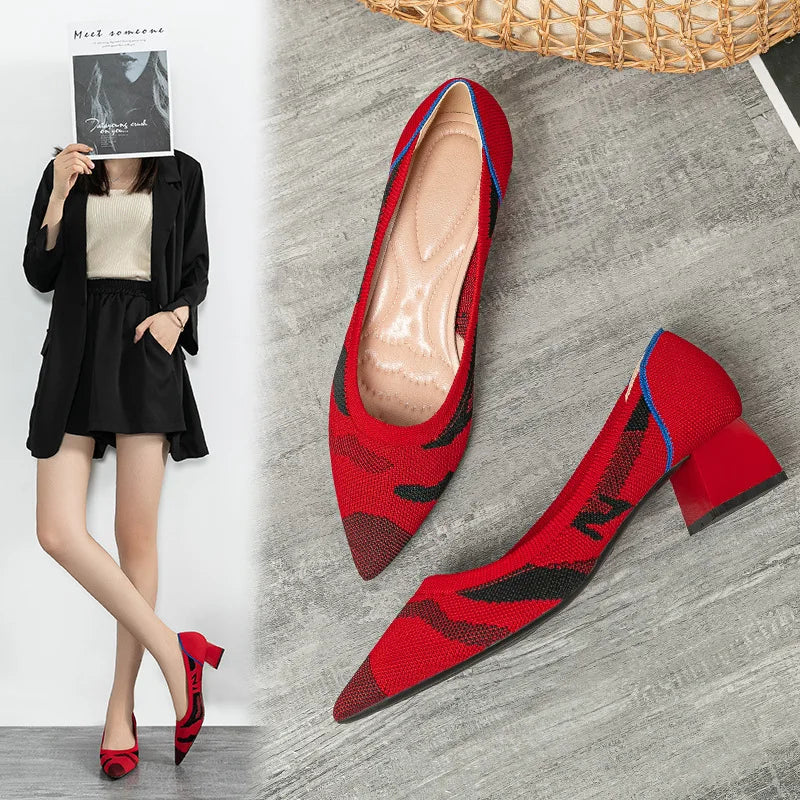 The Élégance Cosmopolitan Pointed Knit Pumps (heel 3.5 cm)