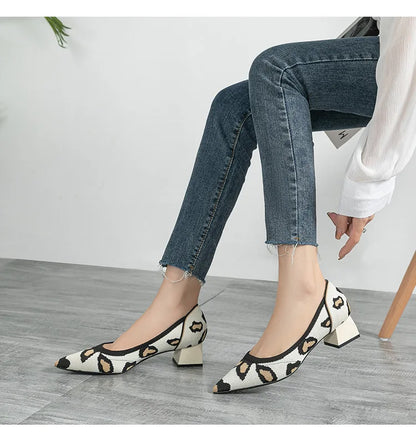 The Élégance Cosmopolitan Pointed Knit Pumps (heel 3.5 cm)