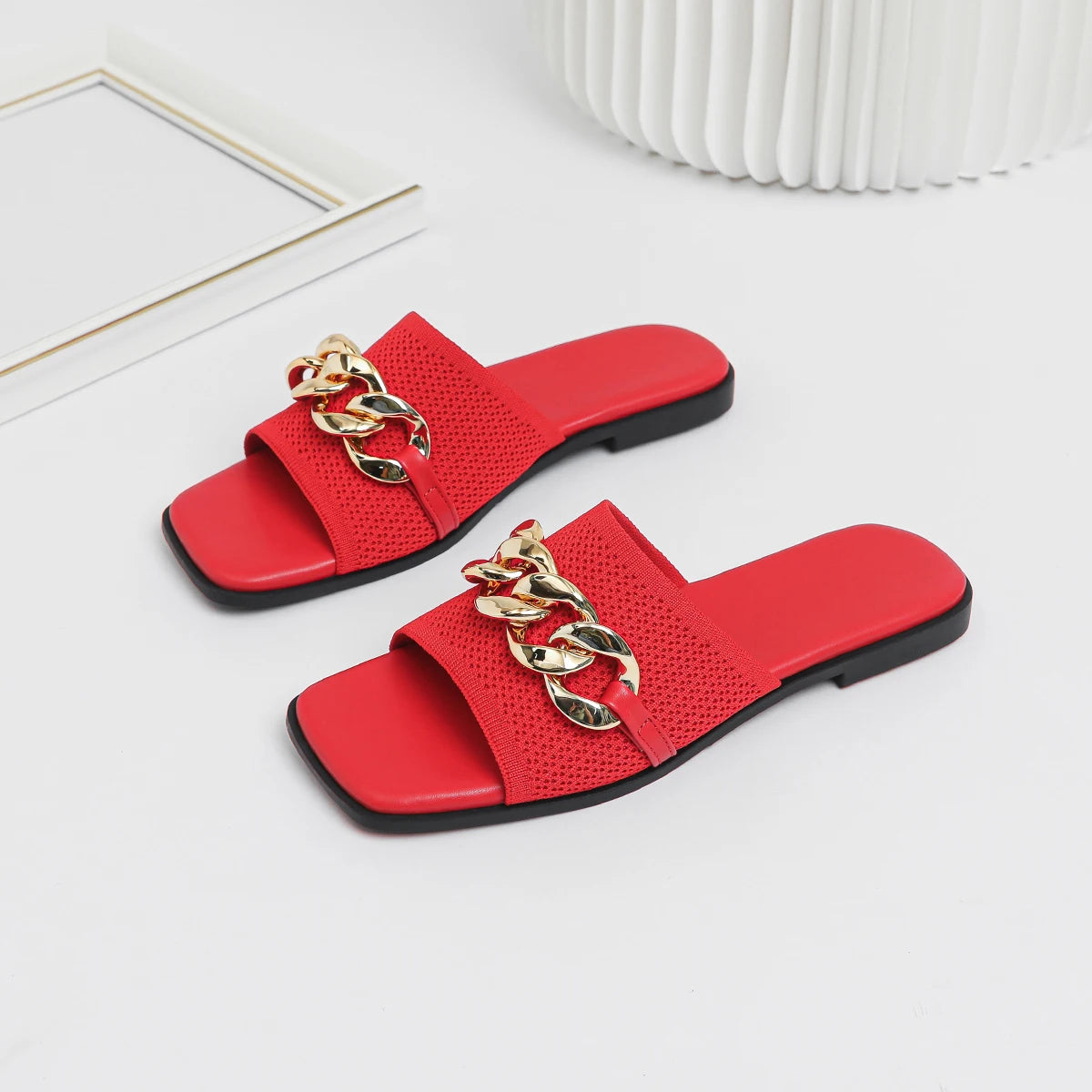 Women's flat slippers with fashionable iron chains comfortable anti slip rubber soles 2024 new model