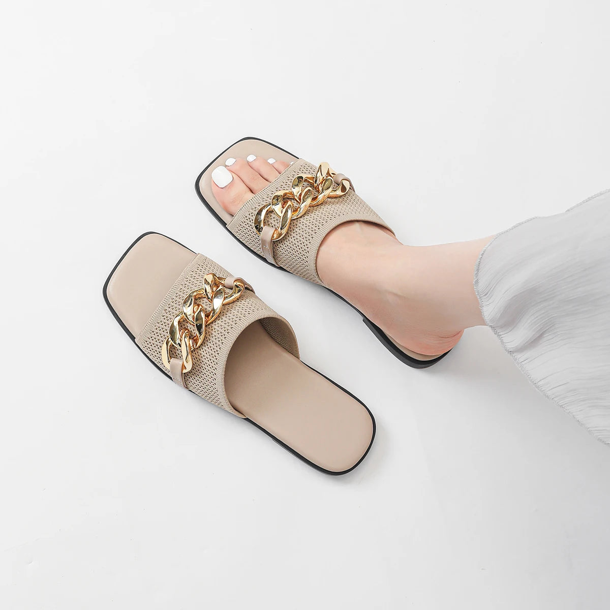 Women's flat slippers with fashionable iron chains comfortable anti slip rubber soles 2024 new model
